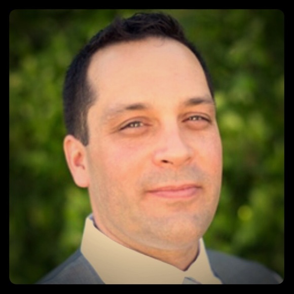 Meet your Posher, Carlos - Picture 1 of 2